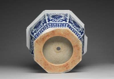 图片[2]-Planter with Indian lotus scrolls in underglaze blue, Qing dynasty (1644-1911)-China Archive